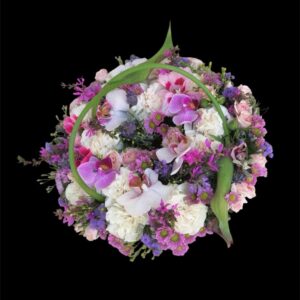 Élővirágból csokor, színes, fehér, lila és rózsaszín virágok