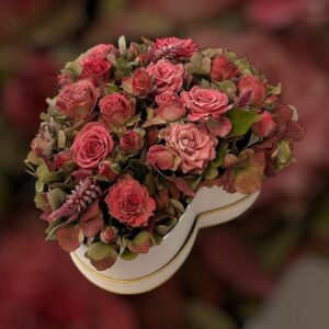 Élővirágból doboz, rózsaszín virágokkal